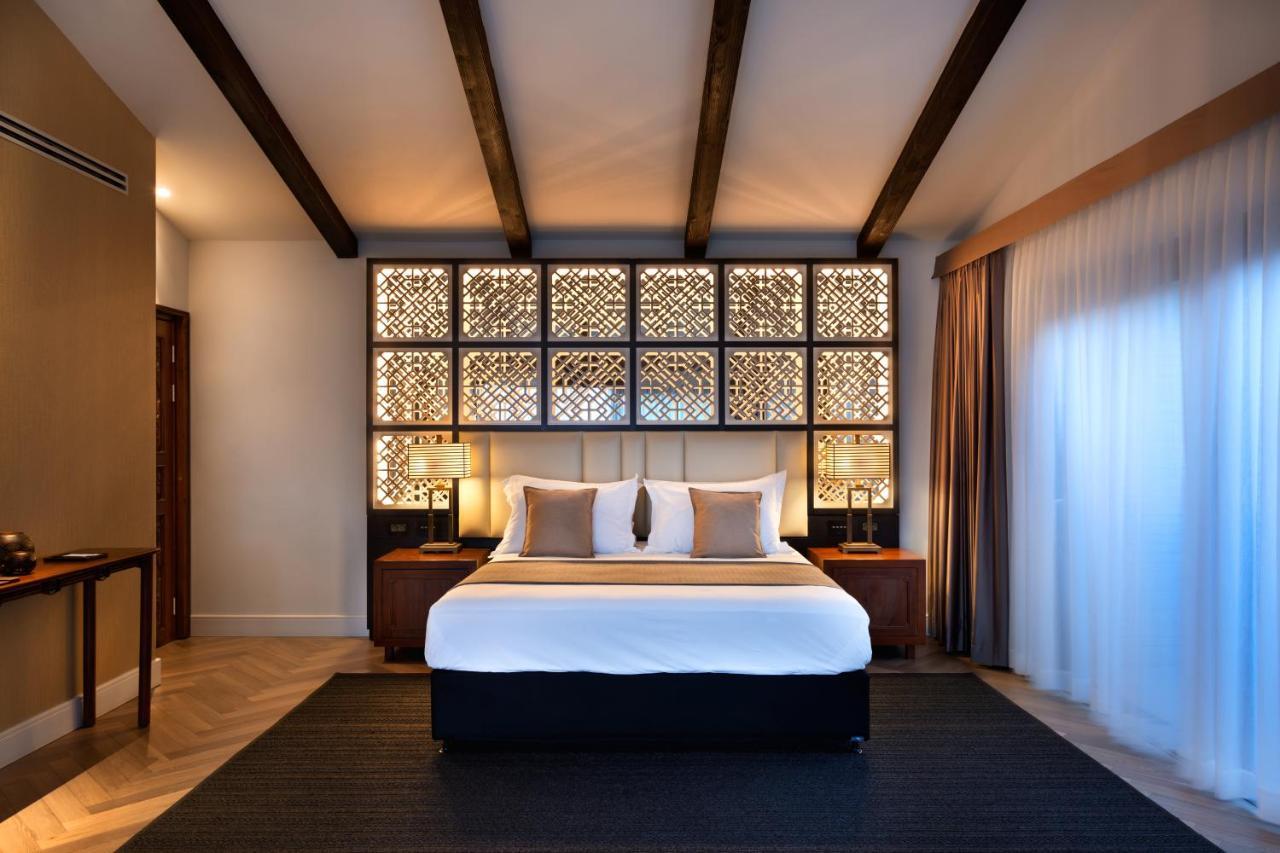Herbert Samuel Royal Shangri-la 5*